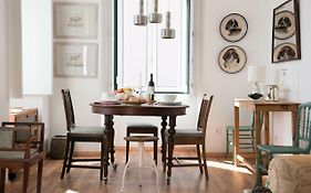 Light Lovers Apartment